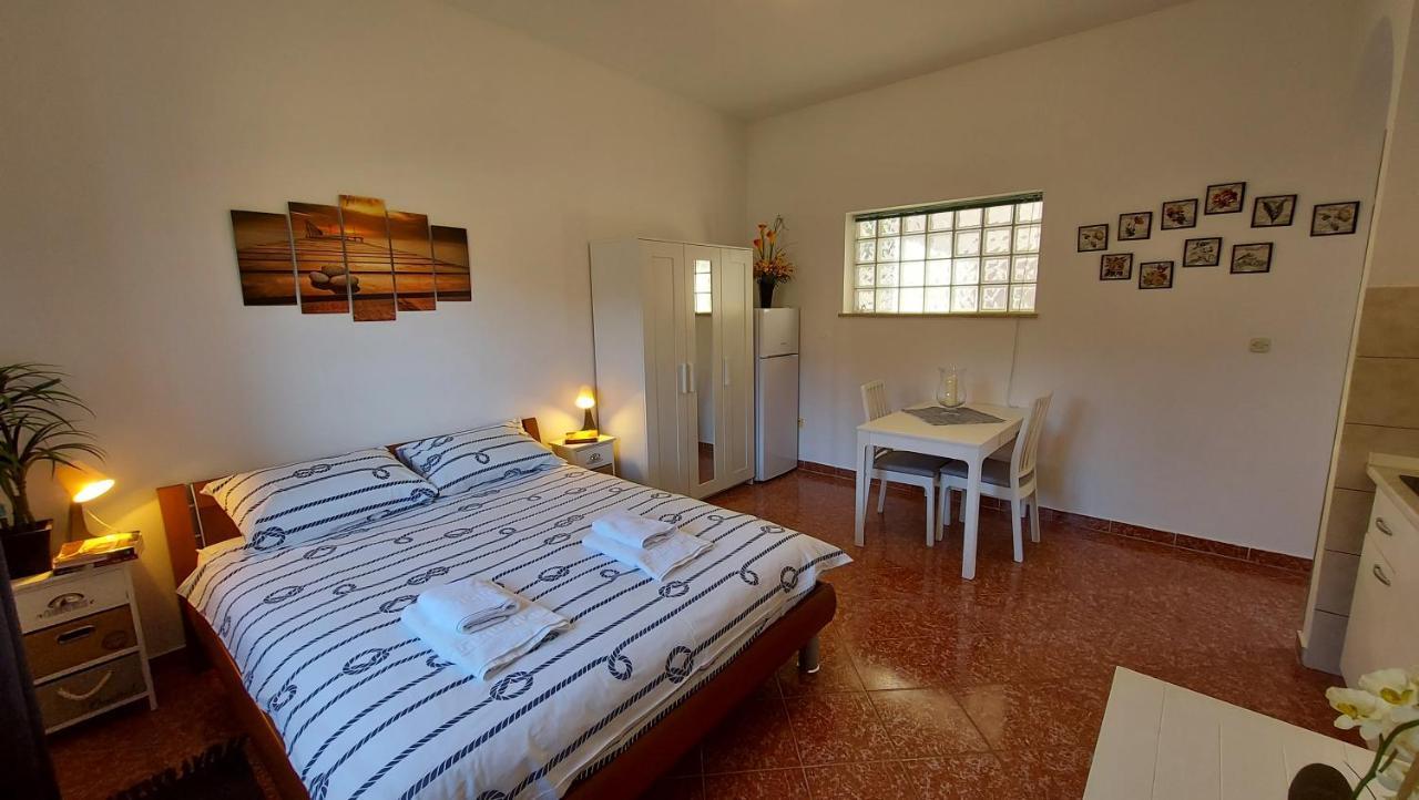 Soline Ada Apartamento Pjescana Uvala Exterior foto