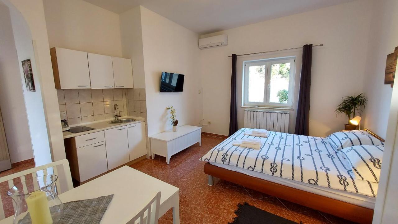 Soline Ada Apartamento Pjescana Uvala Exterior foto