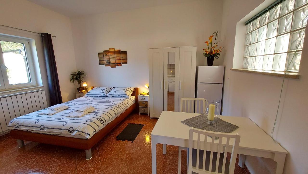 Soline Ada Apartamento Pjescana Uvala Exterior foto
