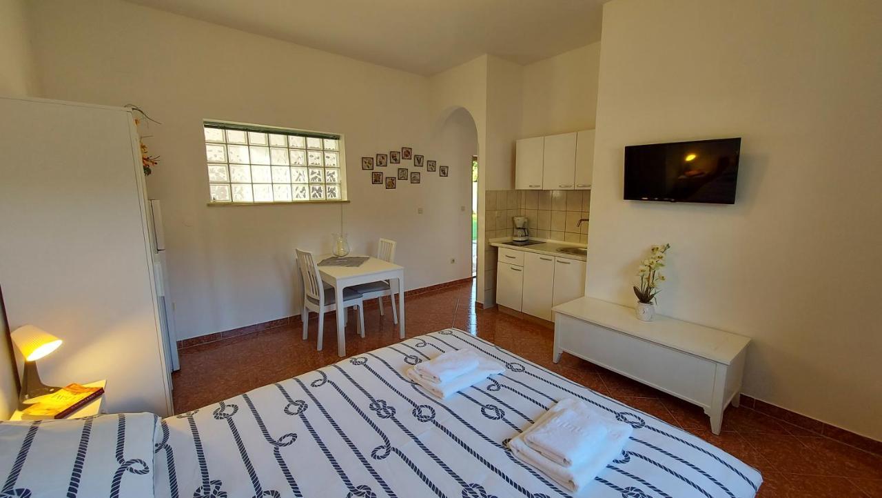 Soline Ada Apartamento Pjescana Uvala Exterior foto